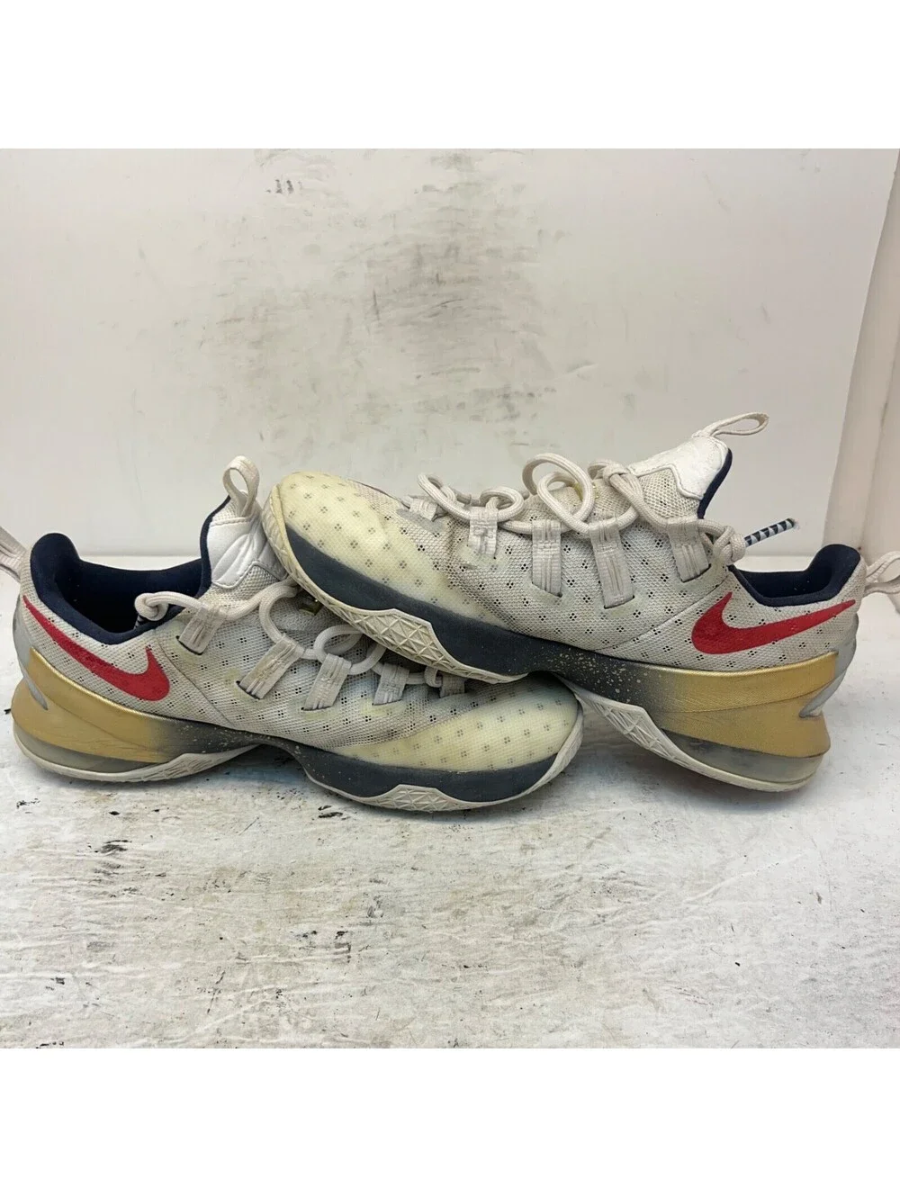 Nike Men's LeBron XIII Low-Cut Basketball Sneakers 831925-164 Olympic Size 9.5M